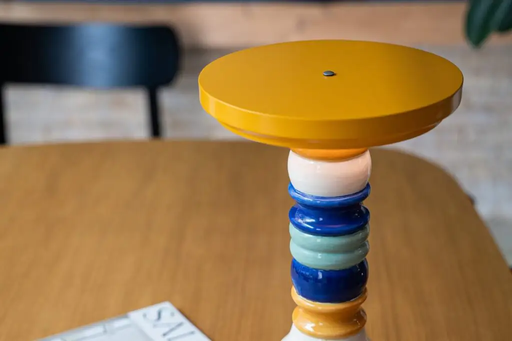 Lucy: a table lamp powered by a second-life e-scooter battery